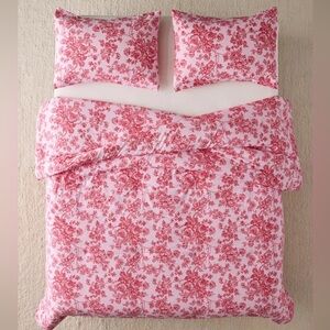 URBAN OUTFITTERS Toile Patterned Comforter Set